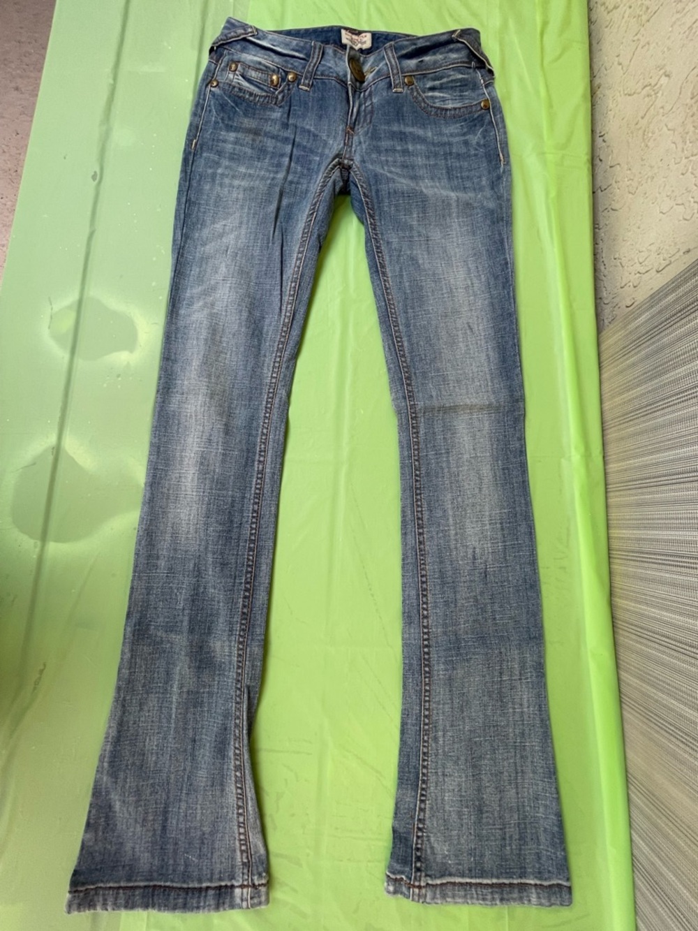 LOW RISE VINTAGE FREE PEOPLE ,BOOT LEG LIGHT WASH JEANS SIZE 24 - Picture 2 of 8